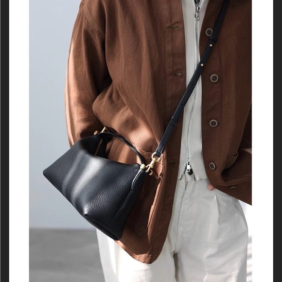 *SOLD* Black leather cross-body - Picture 2 of 6